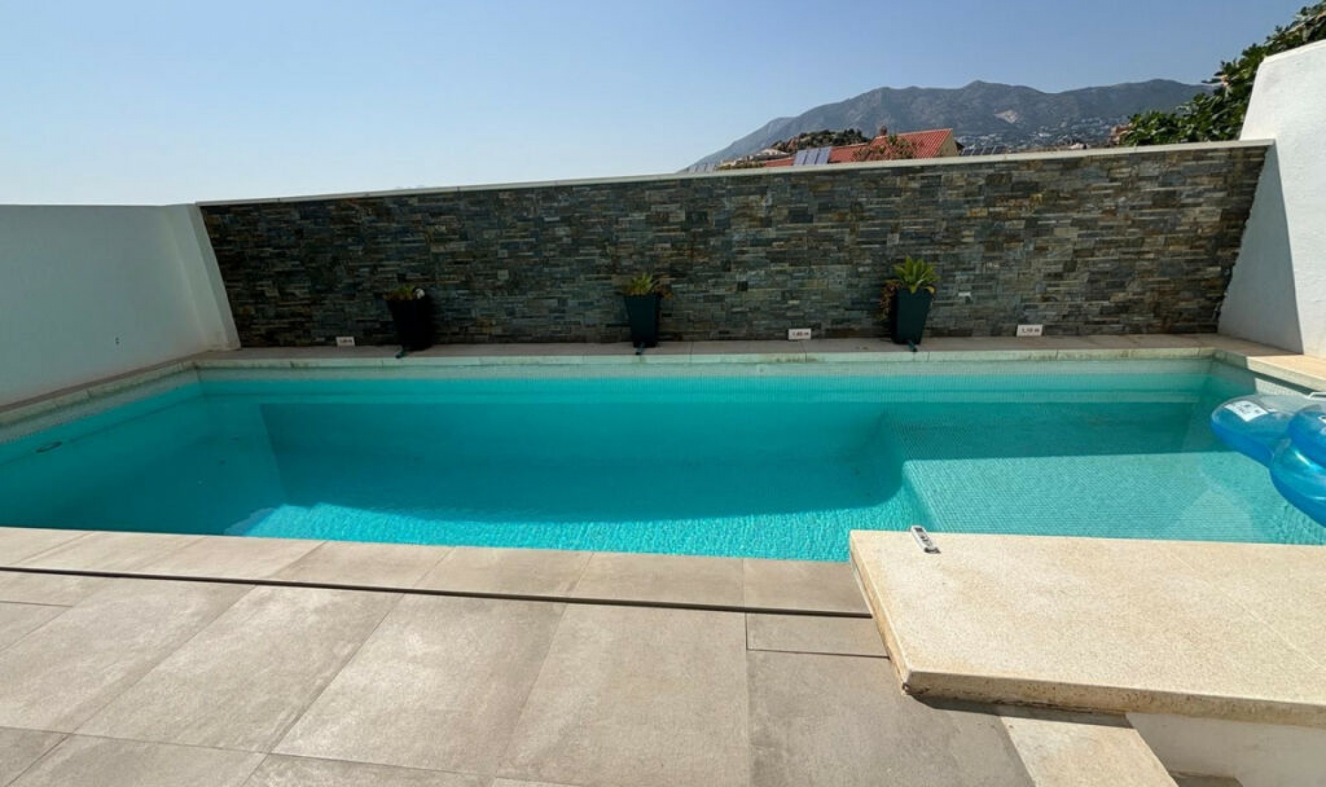 Resale - House -
Los Pacos