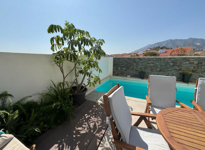 Resale - House -
Los Pacos