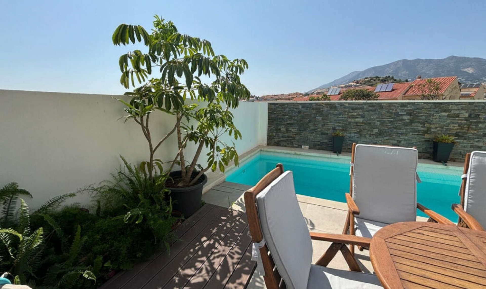 Resale - House -
Los Pacos