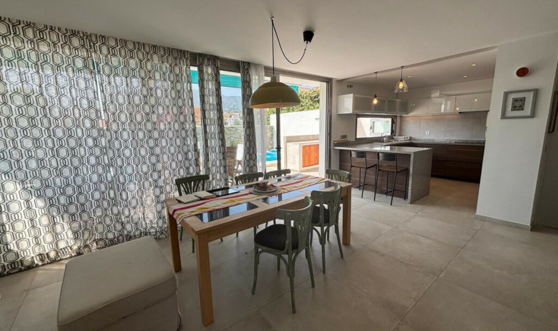 Resale - House -
Los Pacos