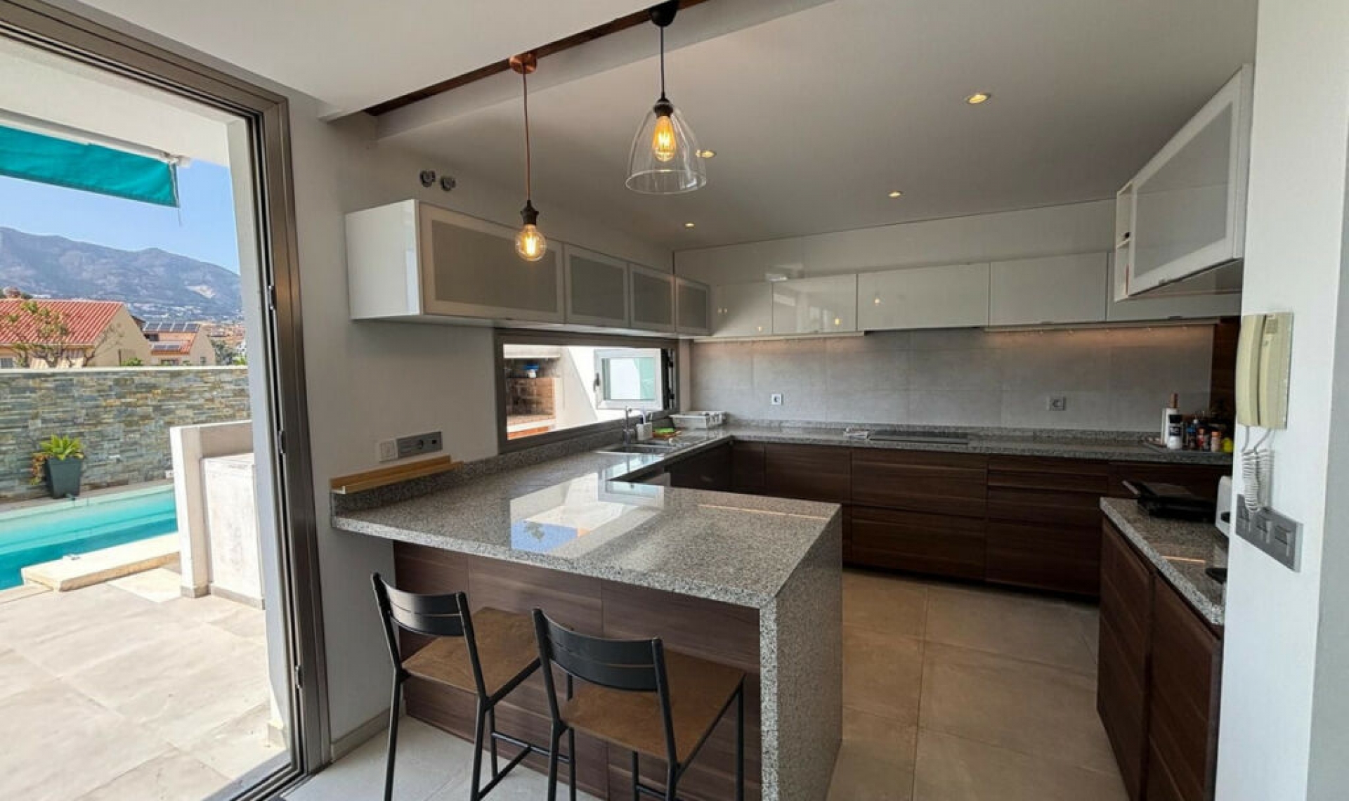 Resale - House -
Los Pacos