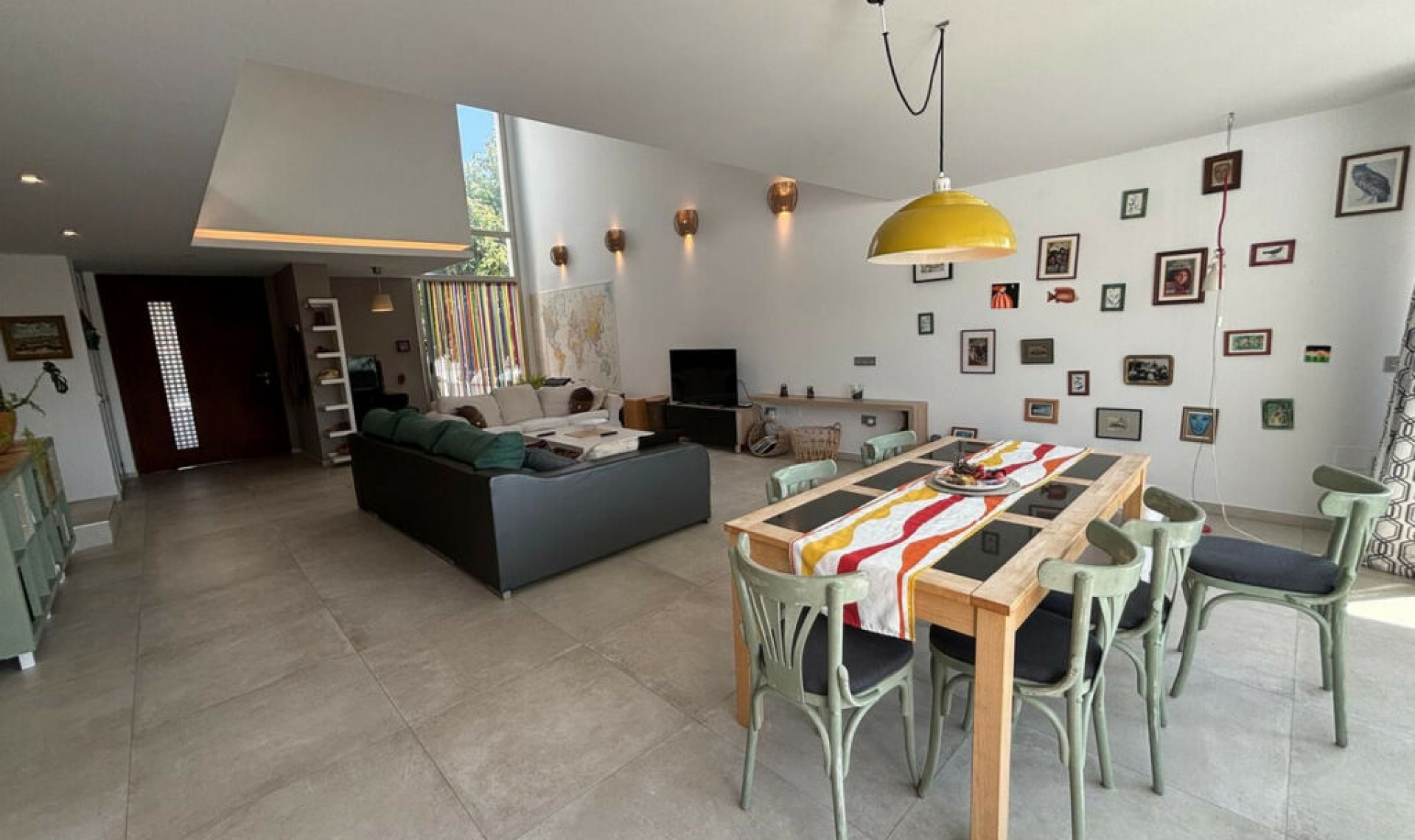 Resale - House -
Los Pacos