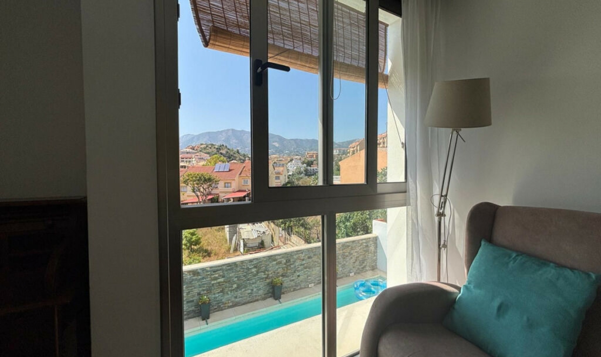 Resale - House -
Los Pacos