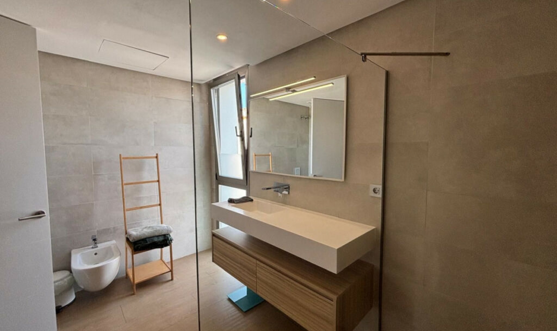 Resale - House -
Los Pacos