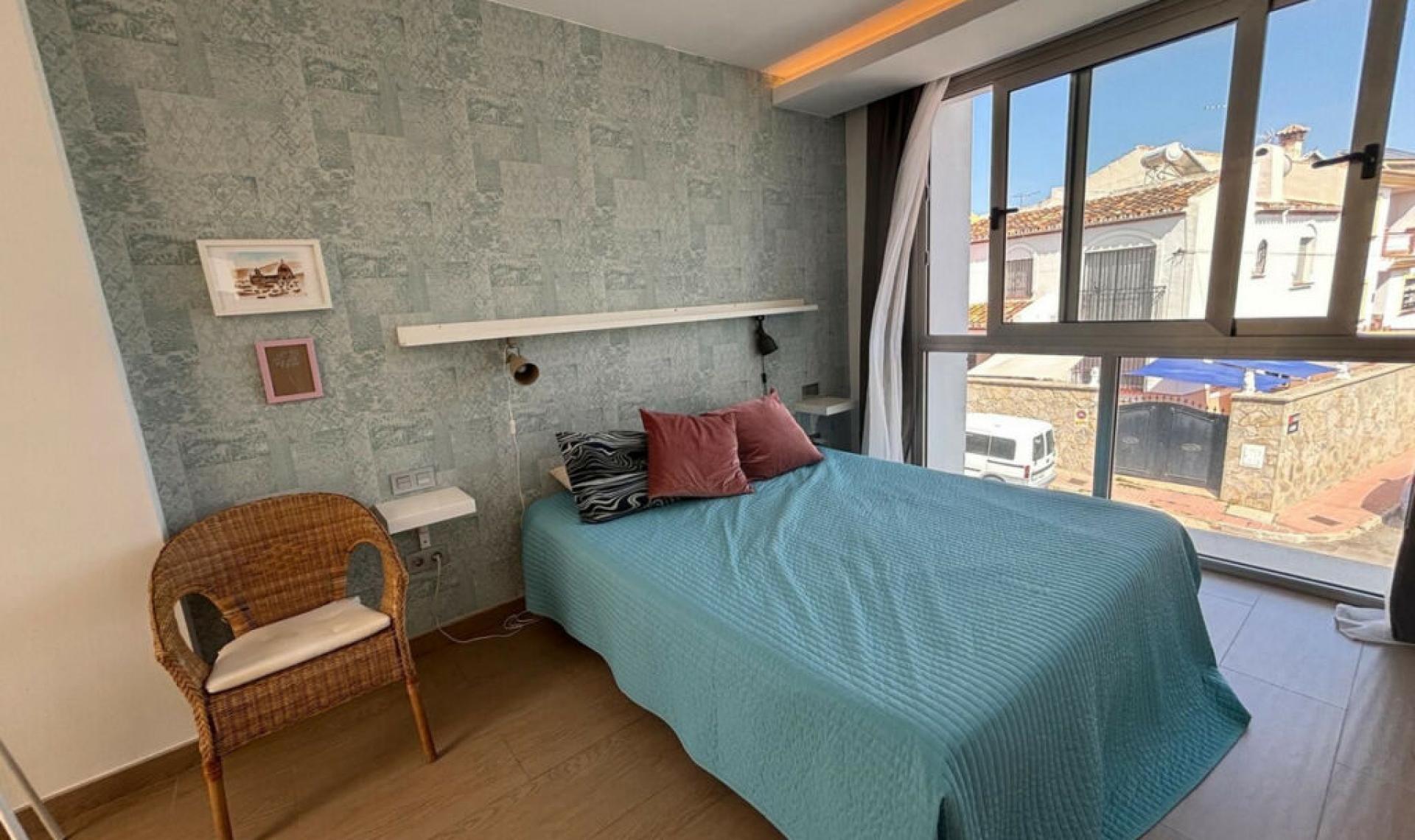 Resale - House -
Los Pacos