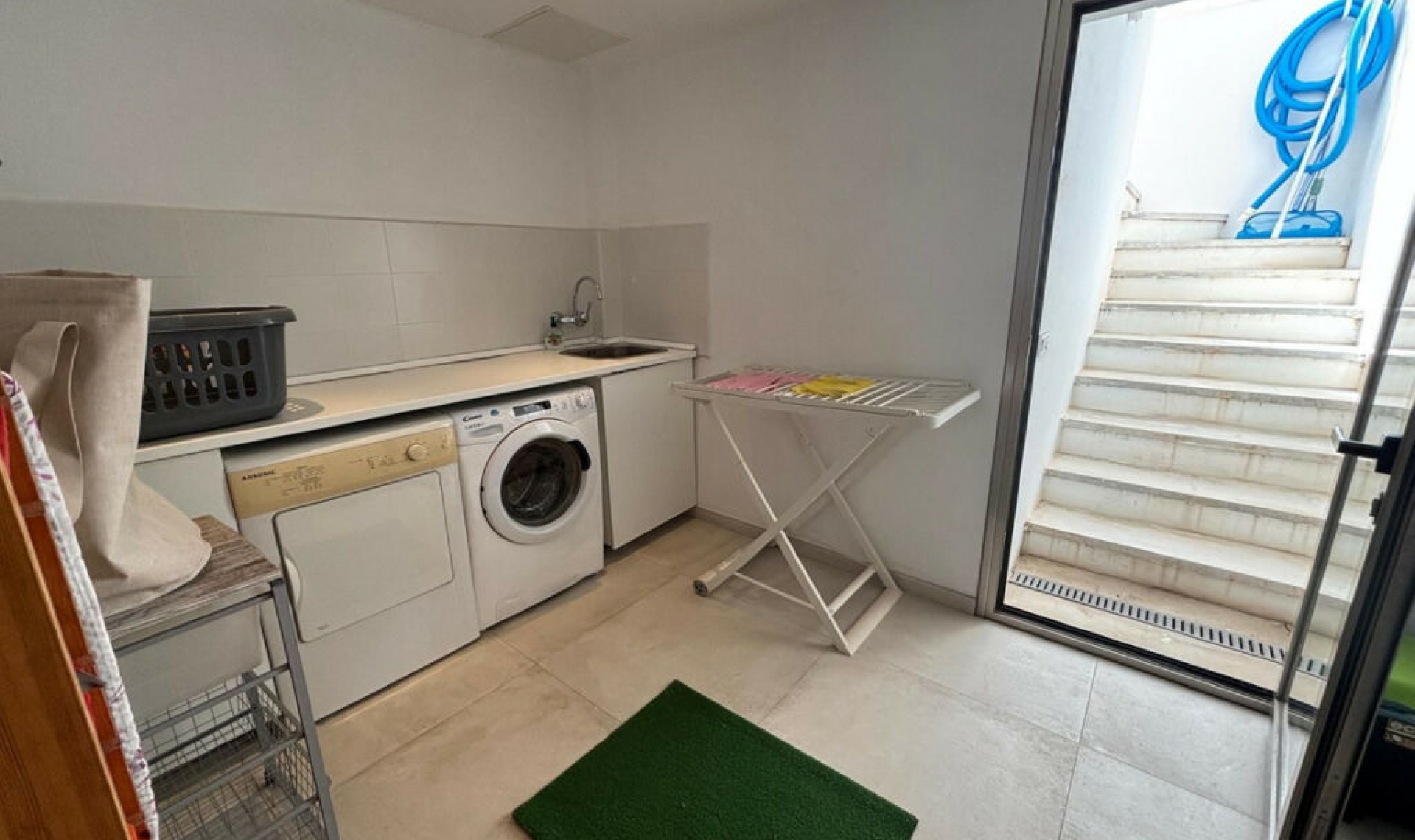 Resale - House -
Los Pacos