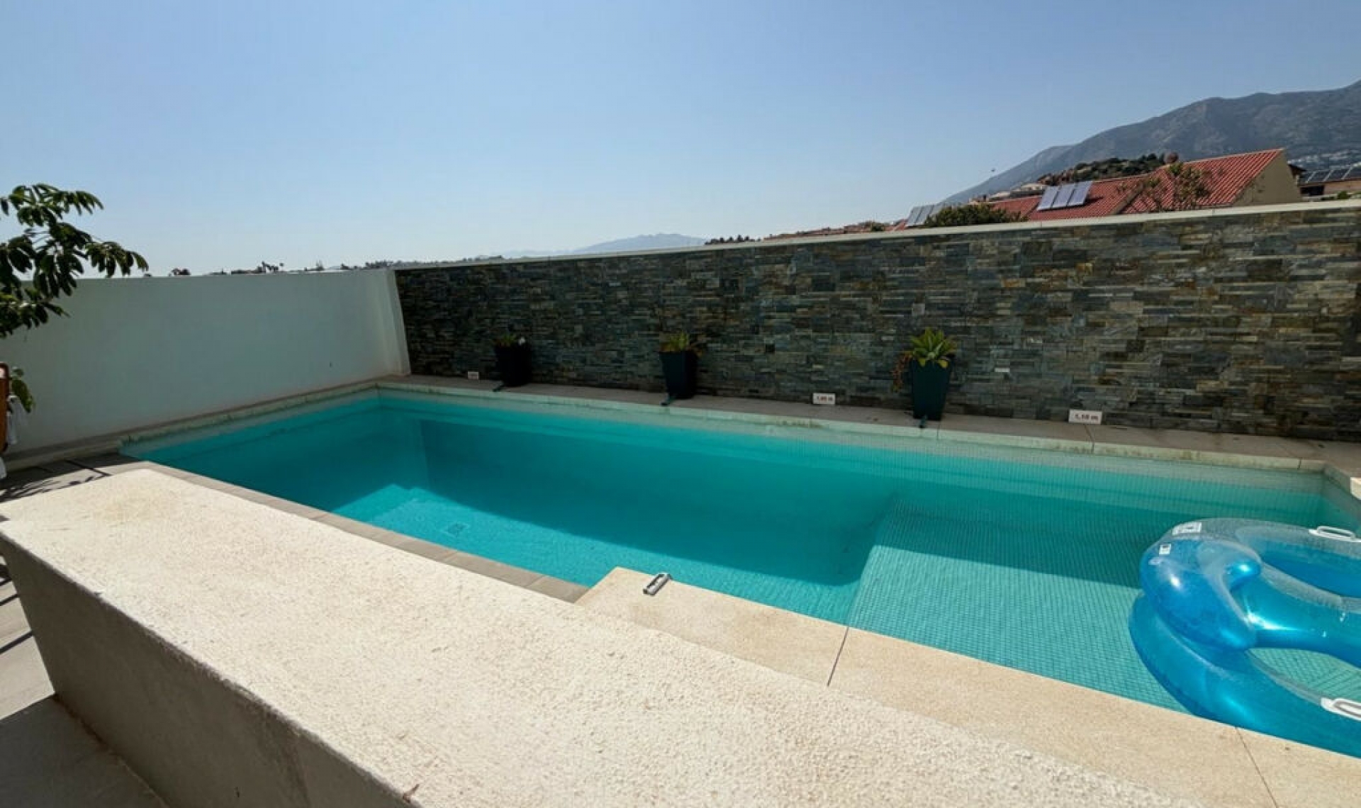 Resale - House -
Los Pacos