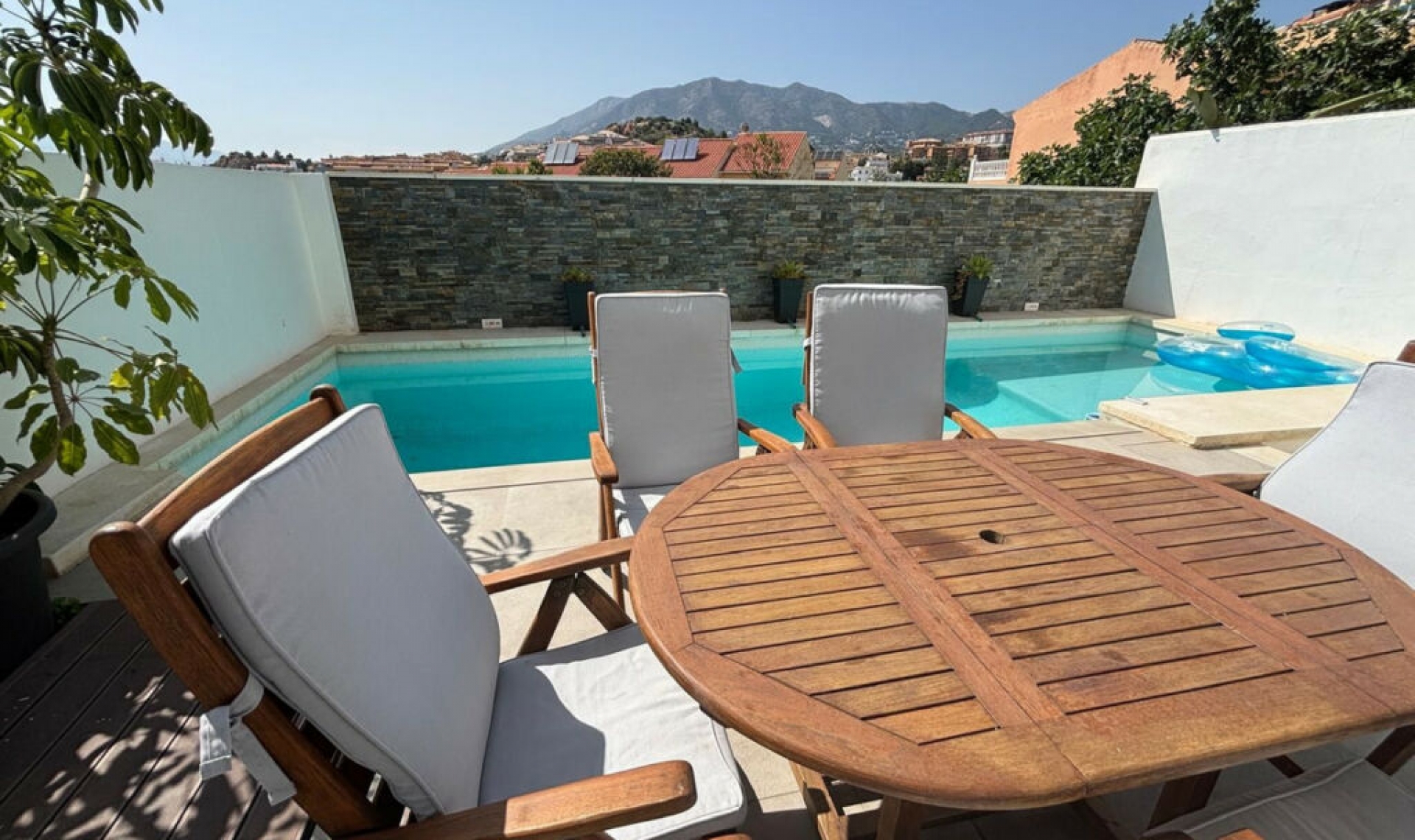 Resale - House -
Los Pacos