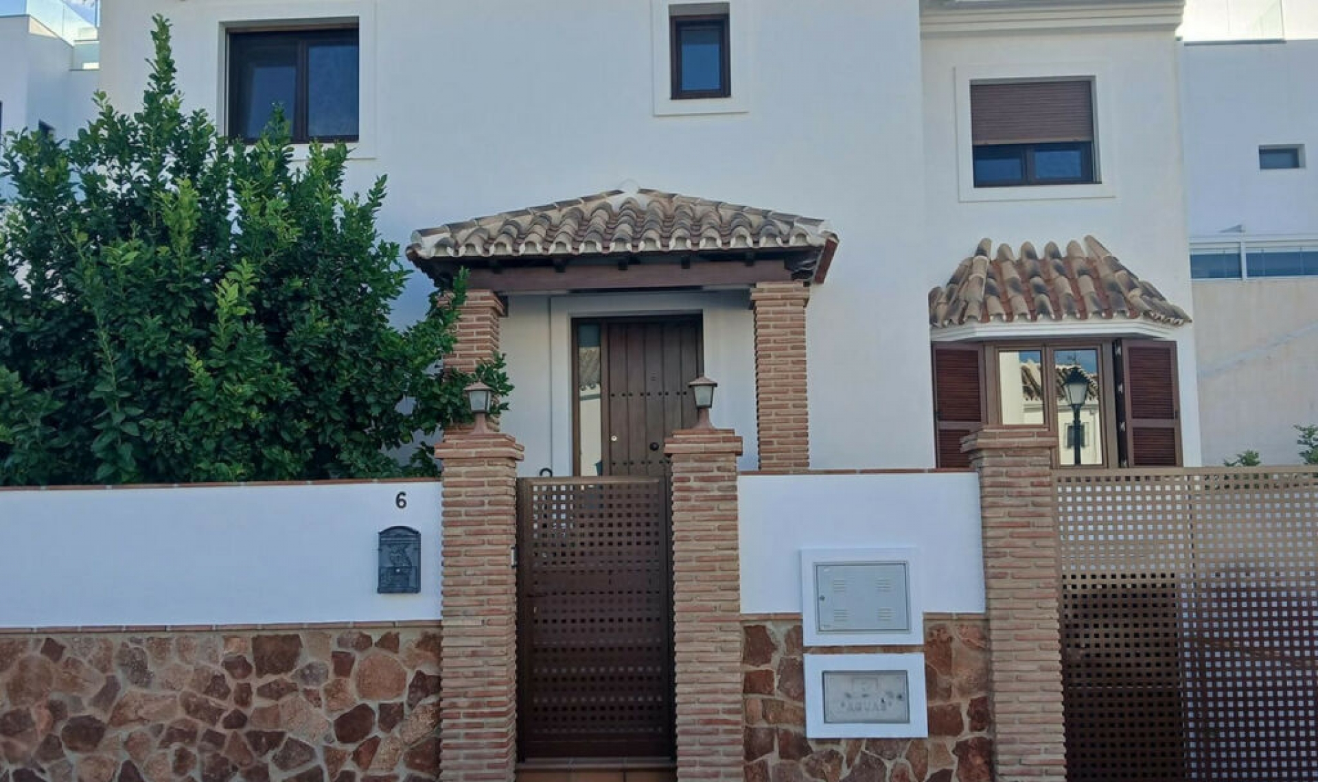 Resale - House -
Los Pacos