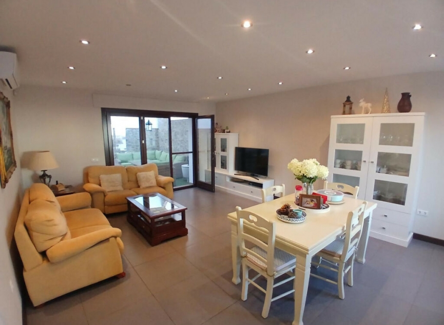 Resale - House -
Los Pacos