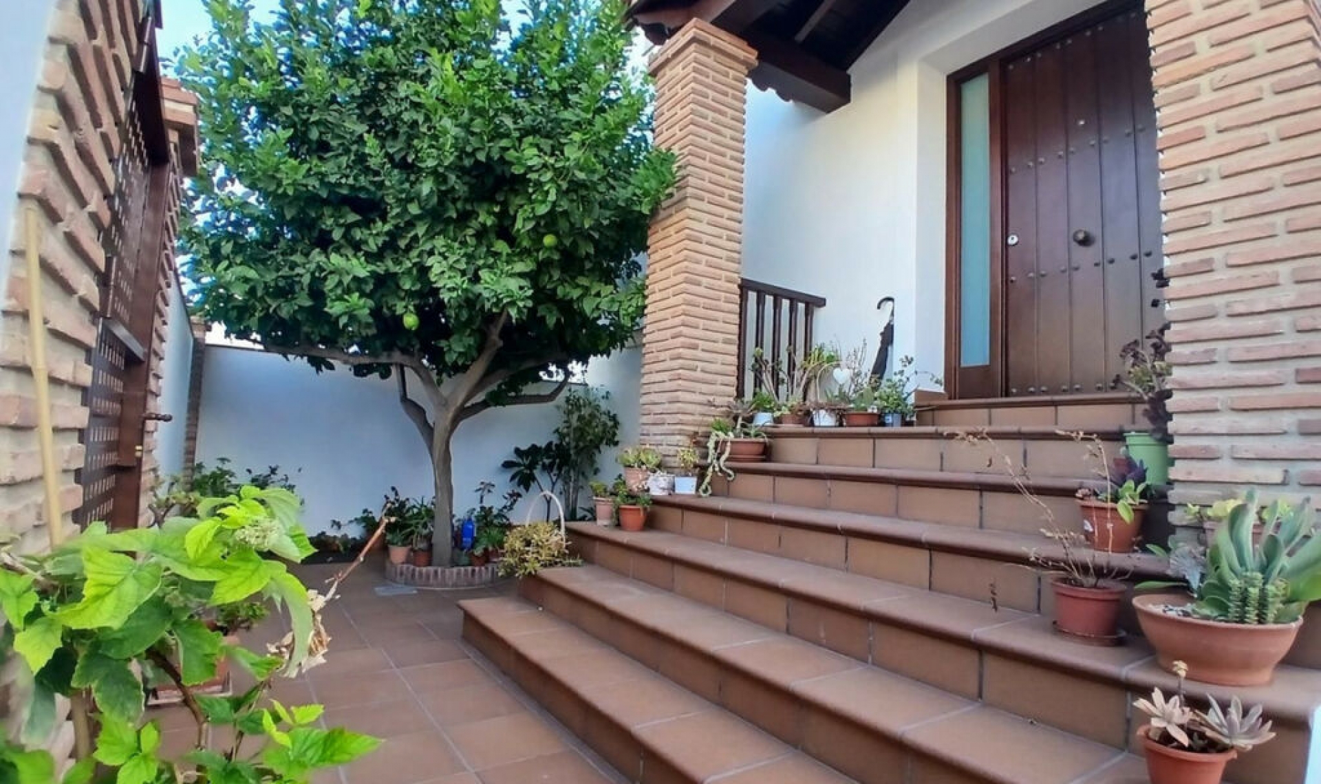 Resale - House -
Los Pacos