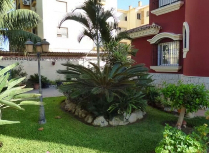 Resale - House -
Málaga