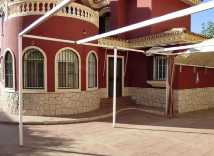 Resale - House -
Málaga