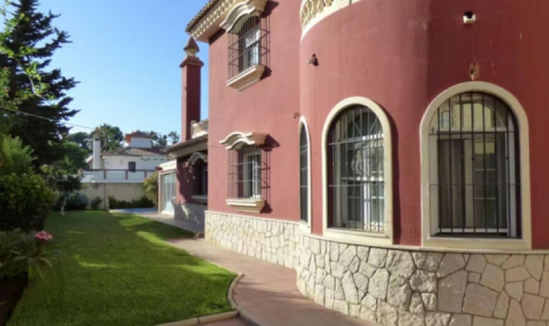 Resale - House -
Málaga