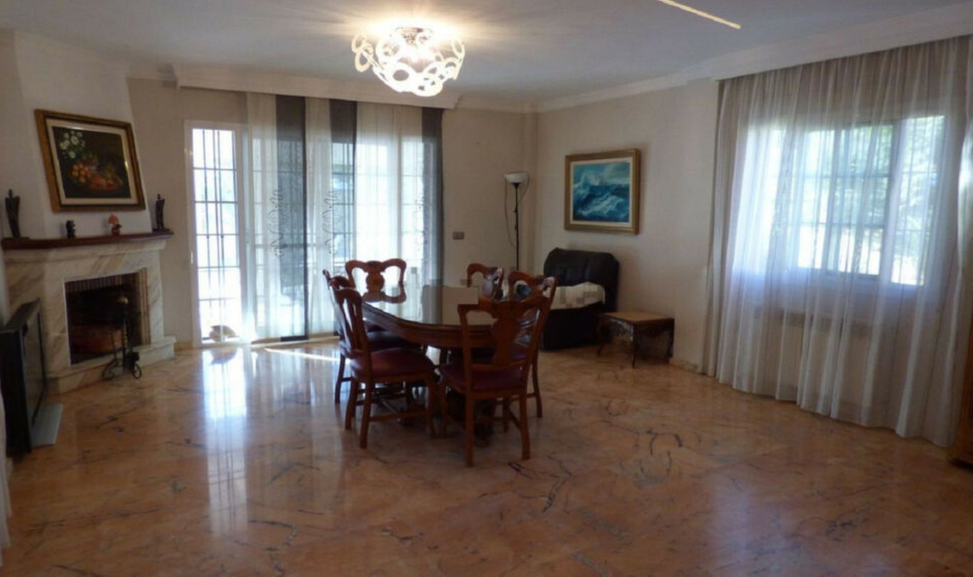 Resale - House -
Málaga