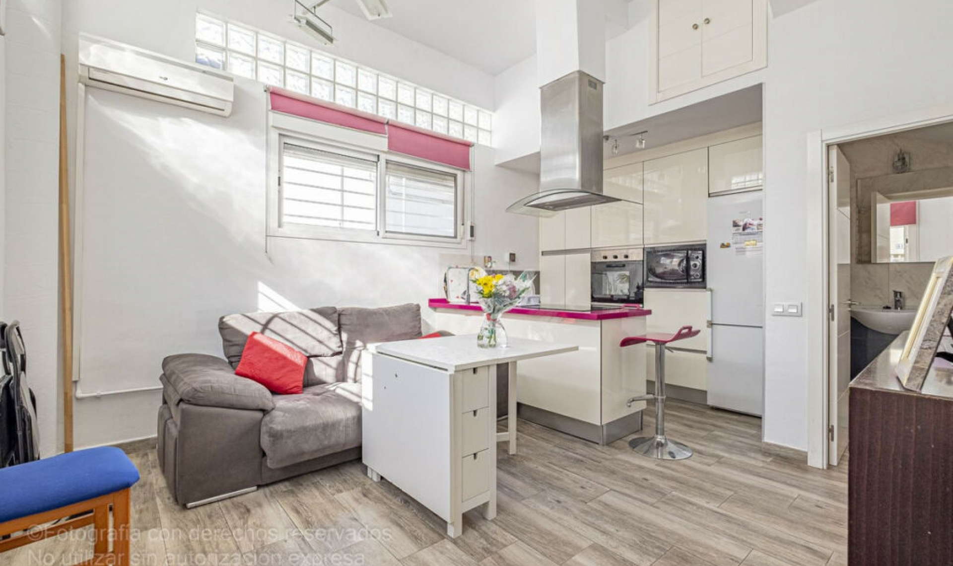 Resale - House -
Málaga