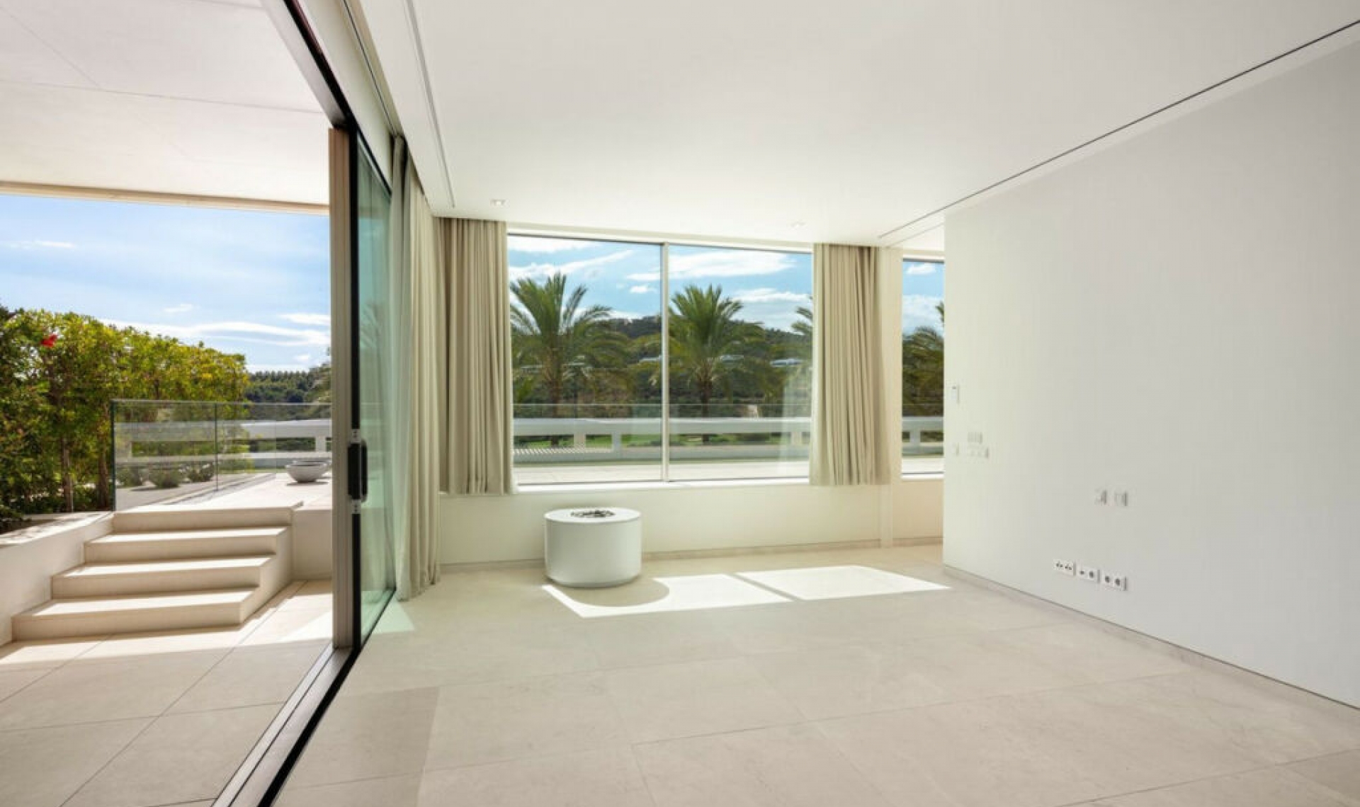 Resale - House -
Málaga