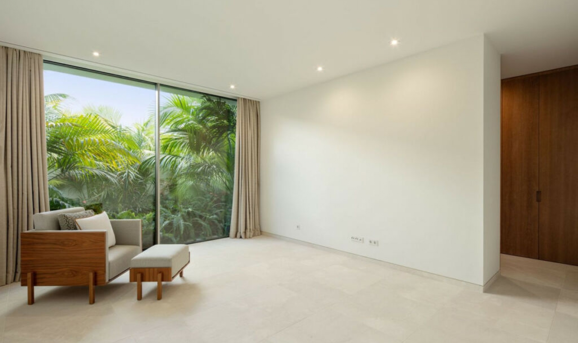 Resale - House -
Málaga