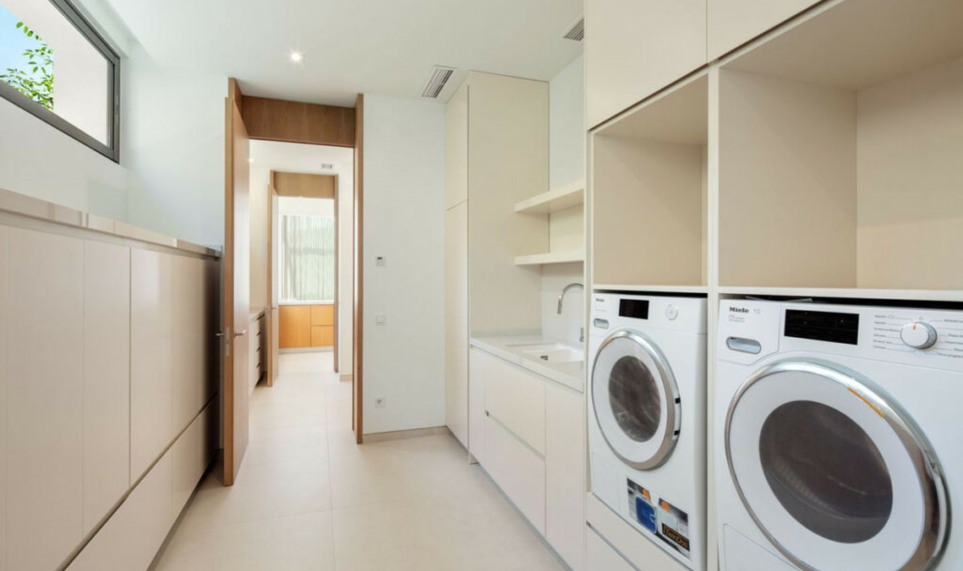 Resale - House -
Málaga