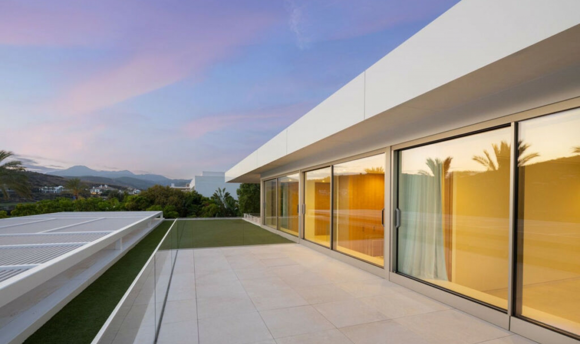 Resale - House -
Málaga