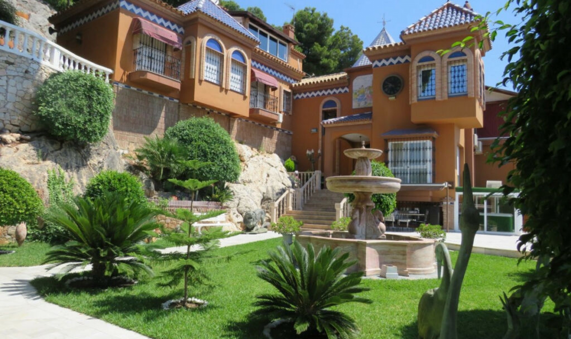 Resale - House -
Málaga