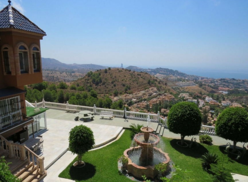 Resale - House -
Málaga