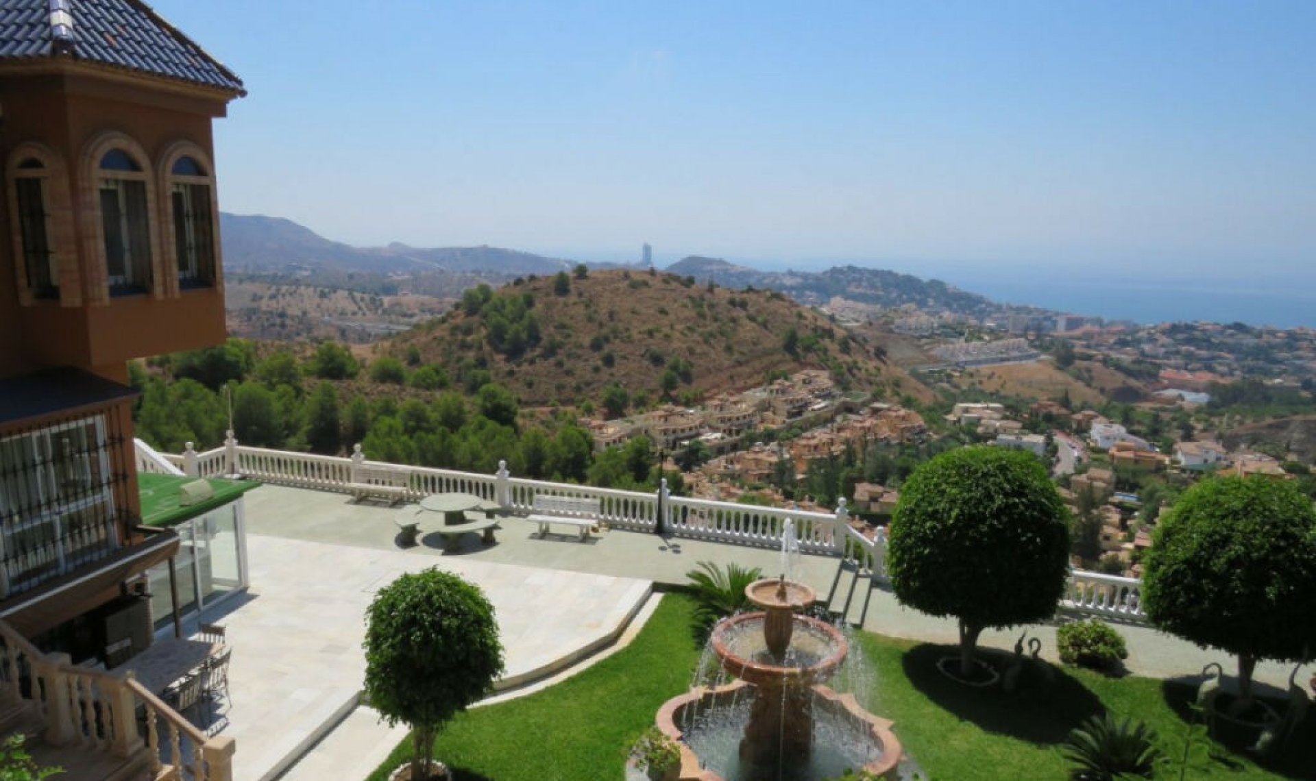 Resale - House -
Málaga