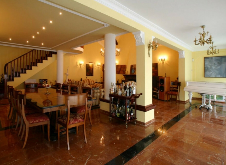 Resale - House -
Málaga