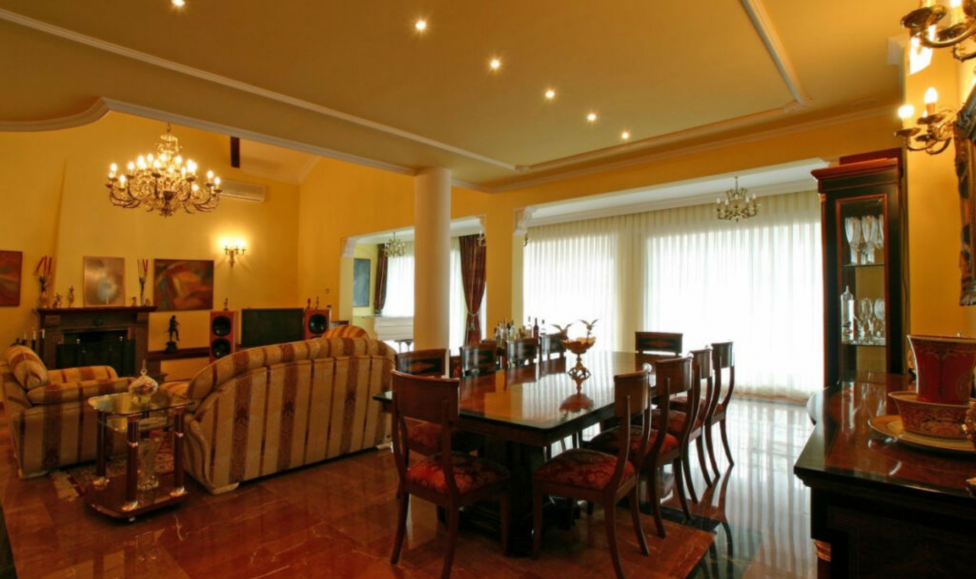 Resale - House -
Málaga