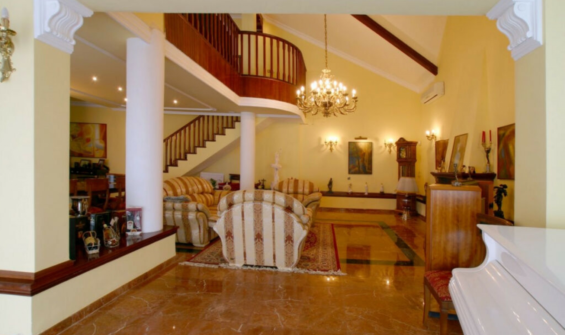 Resale - House -
Málaga