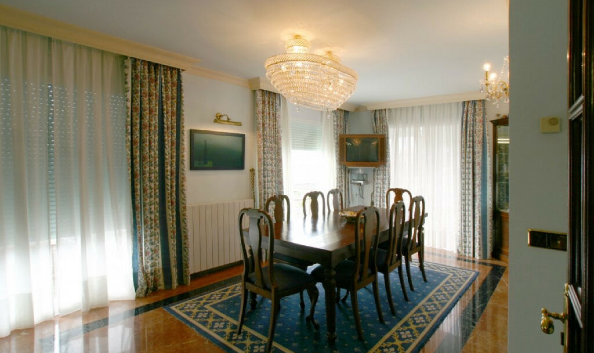 Resale - House -
Málaga