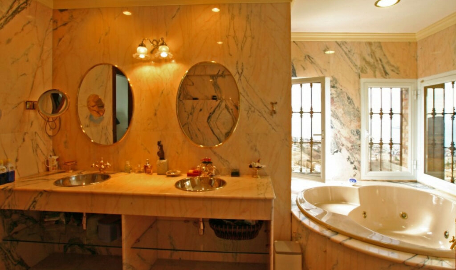 Resale - House -
Málaga