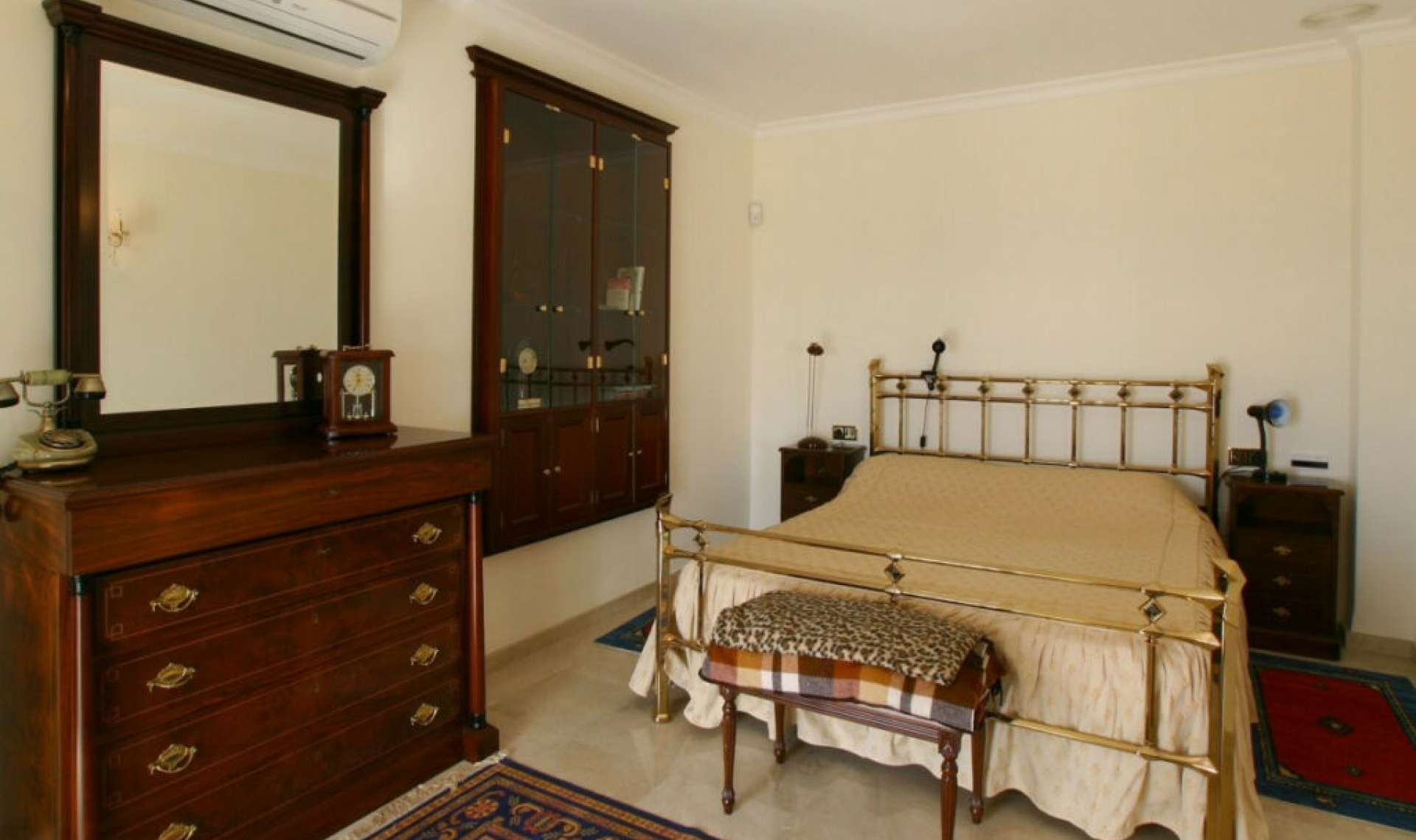 Resale - House -
Málaga