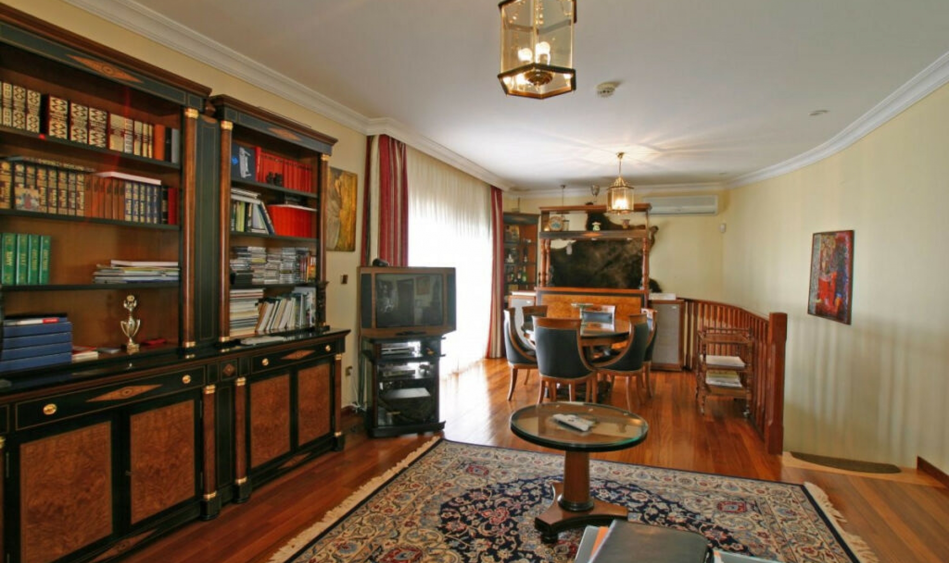 Resale - House -
Málaga