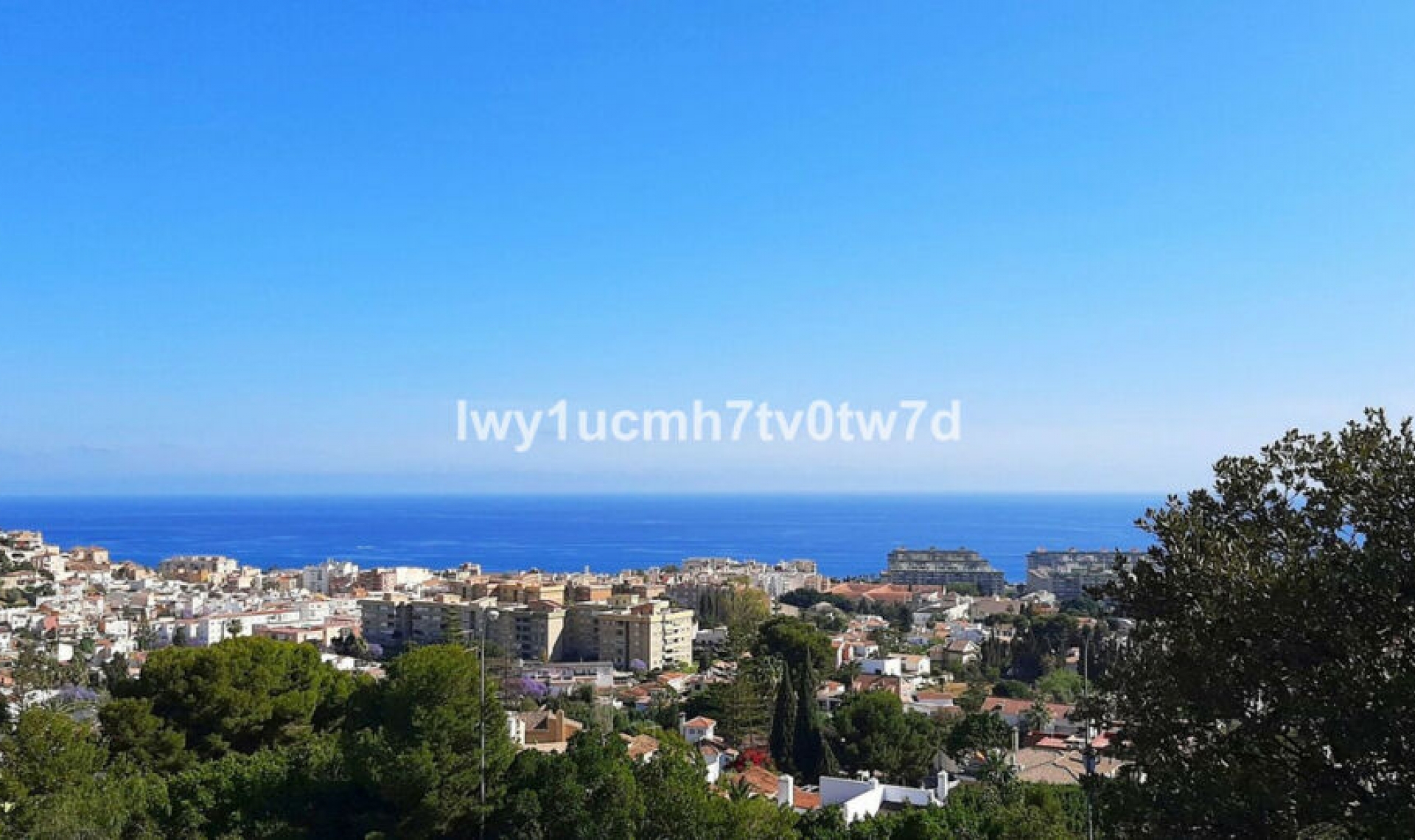 Resale - House -
Málaga