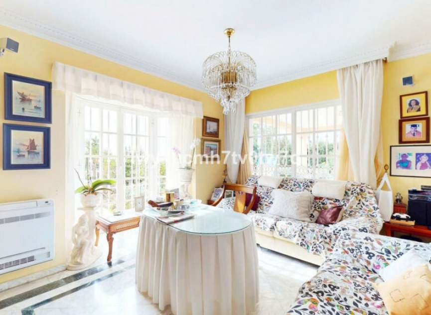 Resale - House -
Málaga