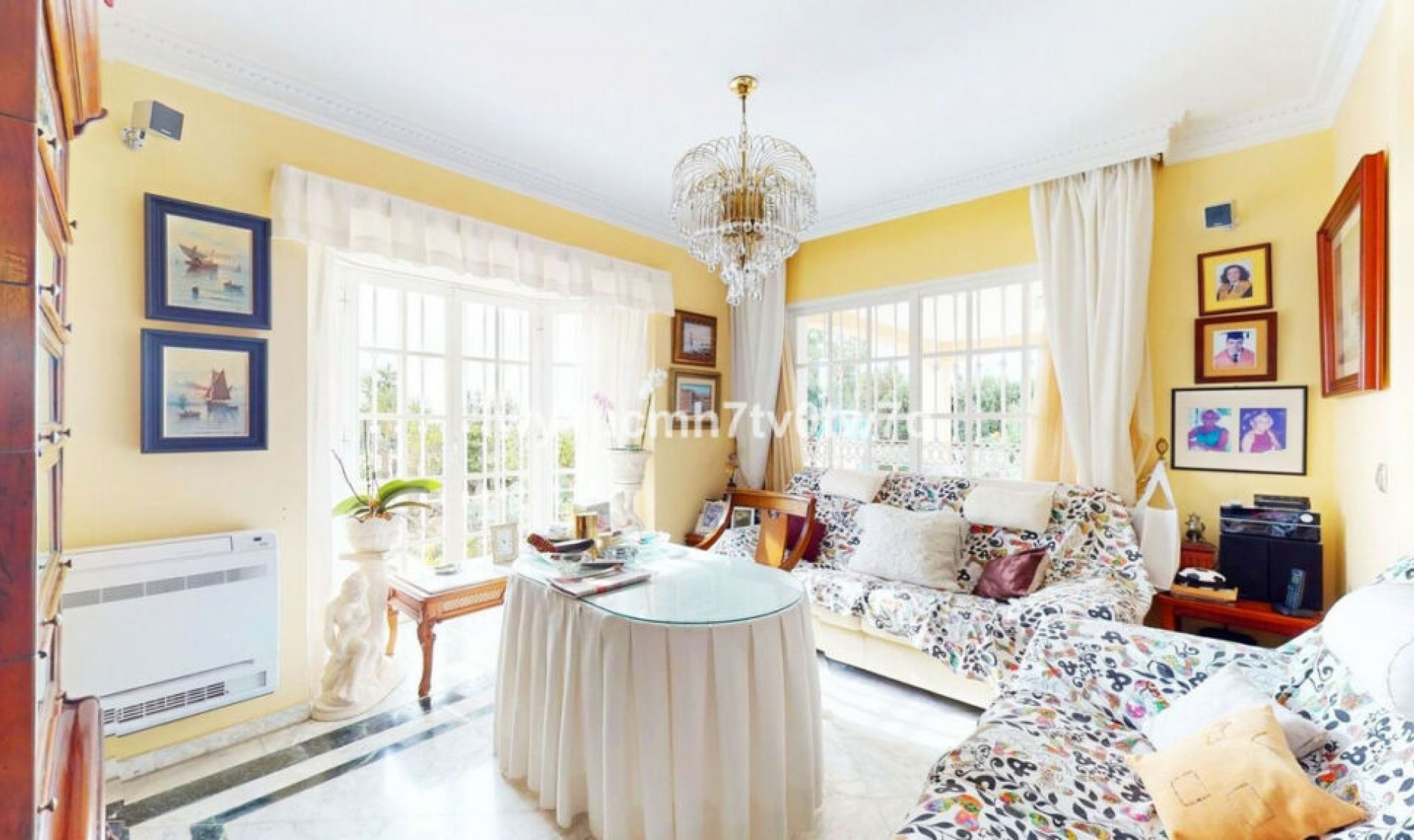 Resale - House -
Málaga