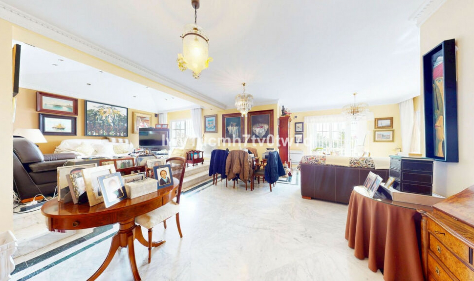 Resale - House -
Málaga