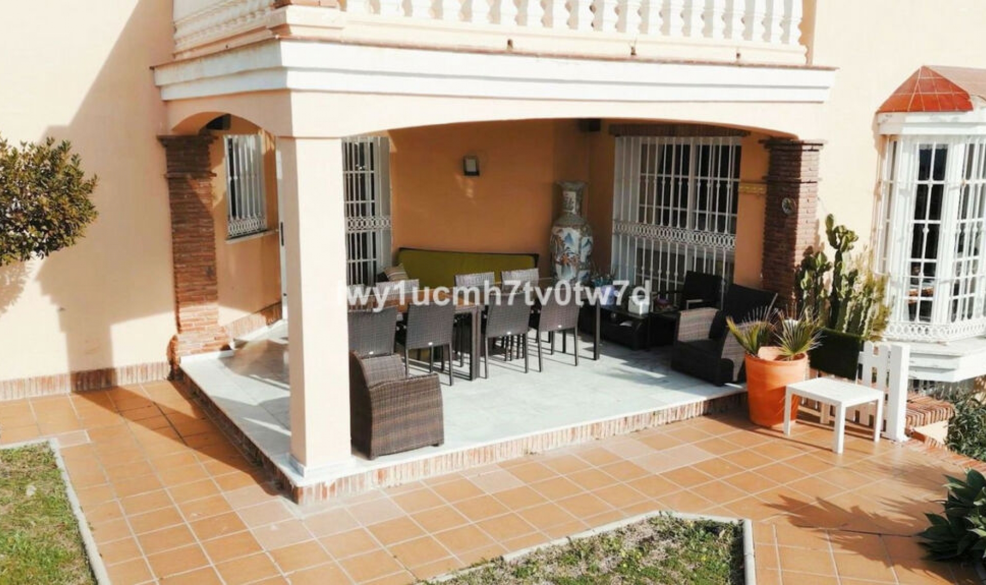 Resale - House -
Málaga