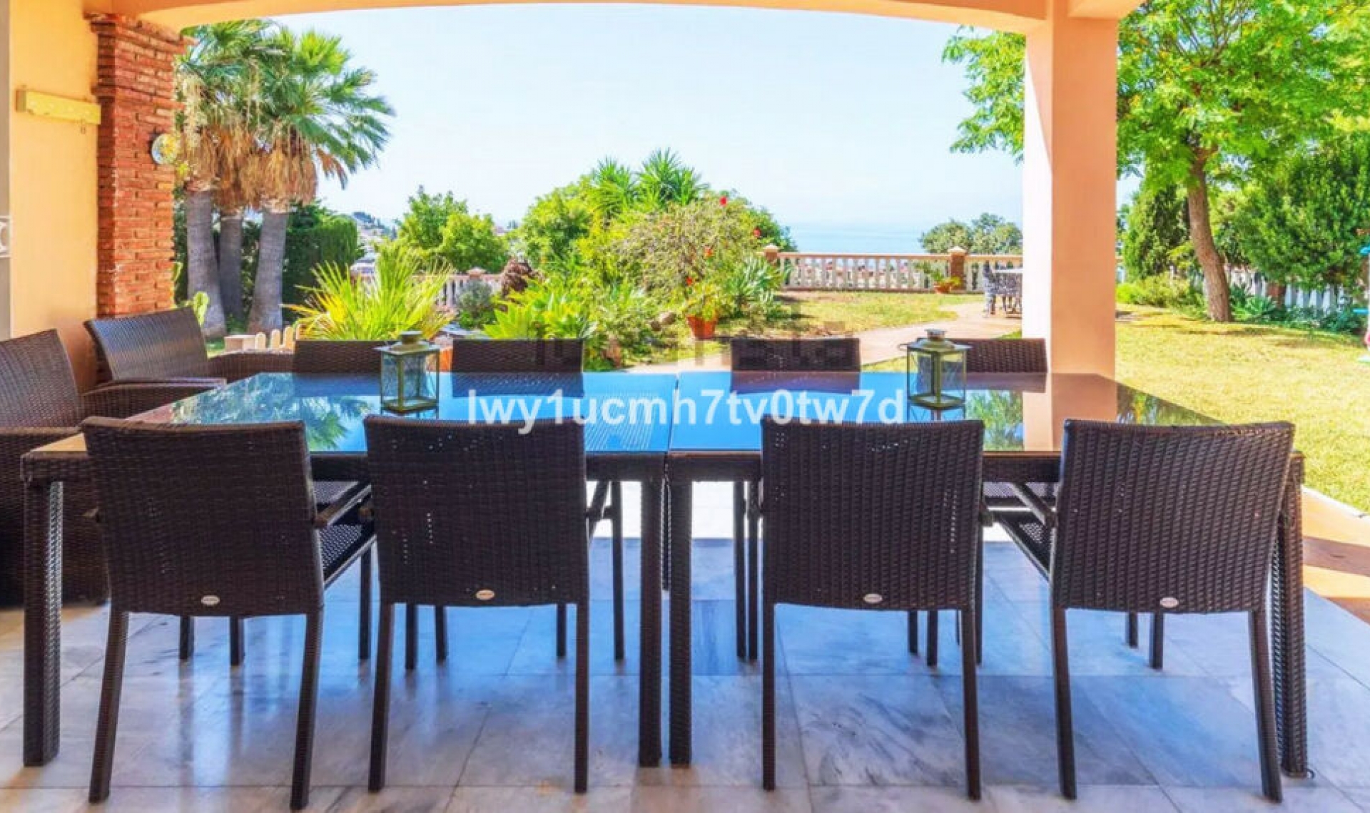 Resale - House -
Málaga