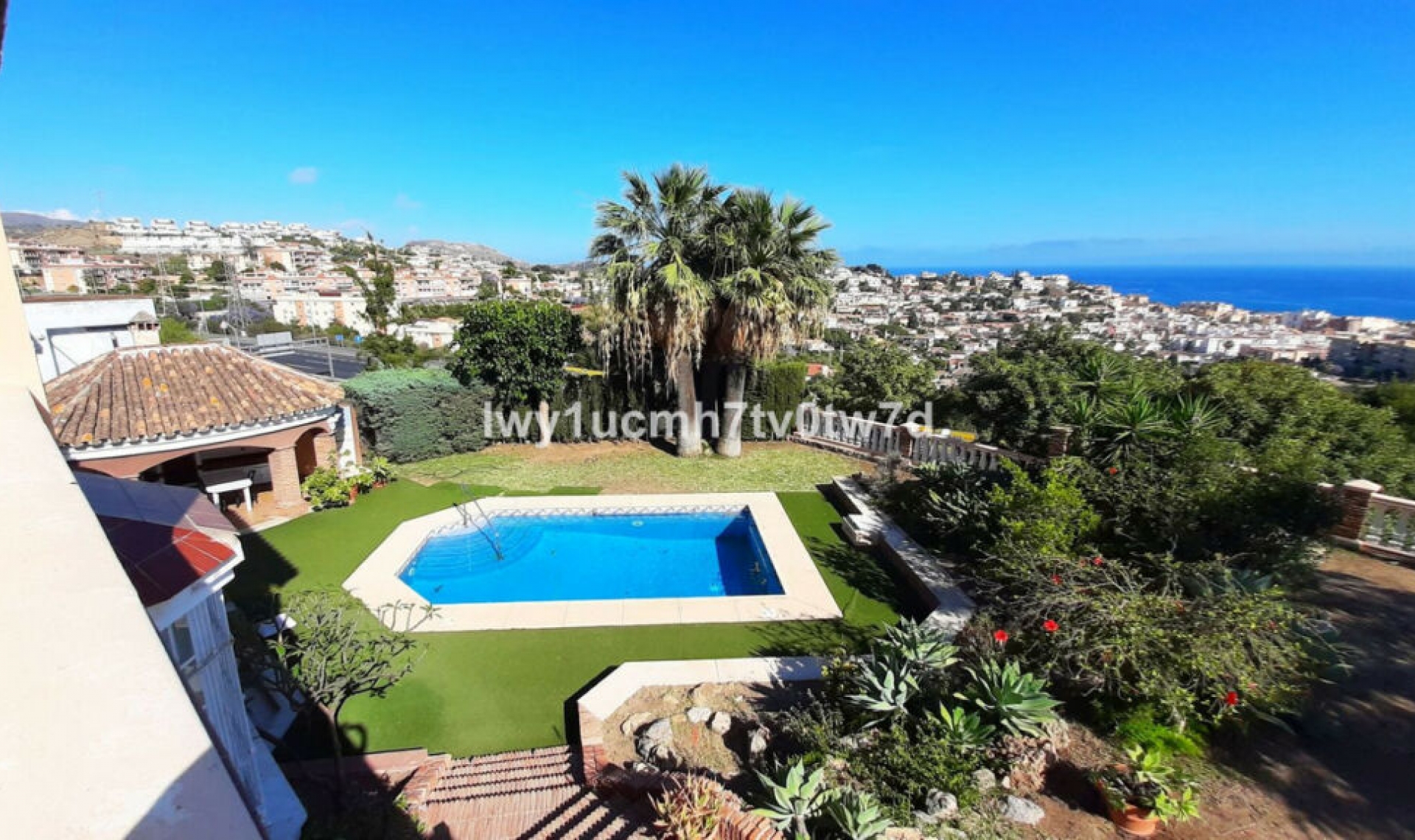 Resale - House -
Málaga