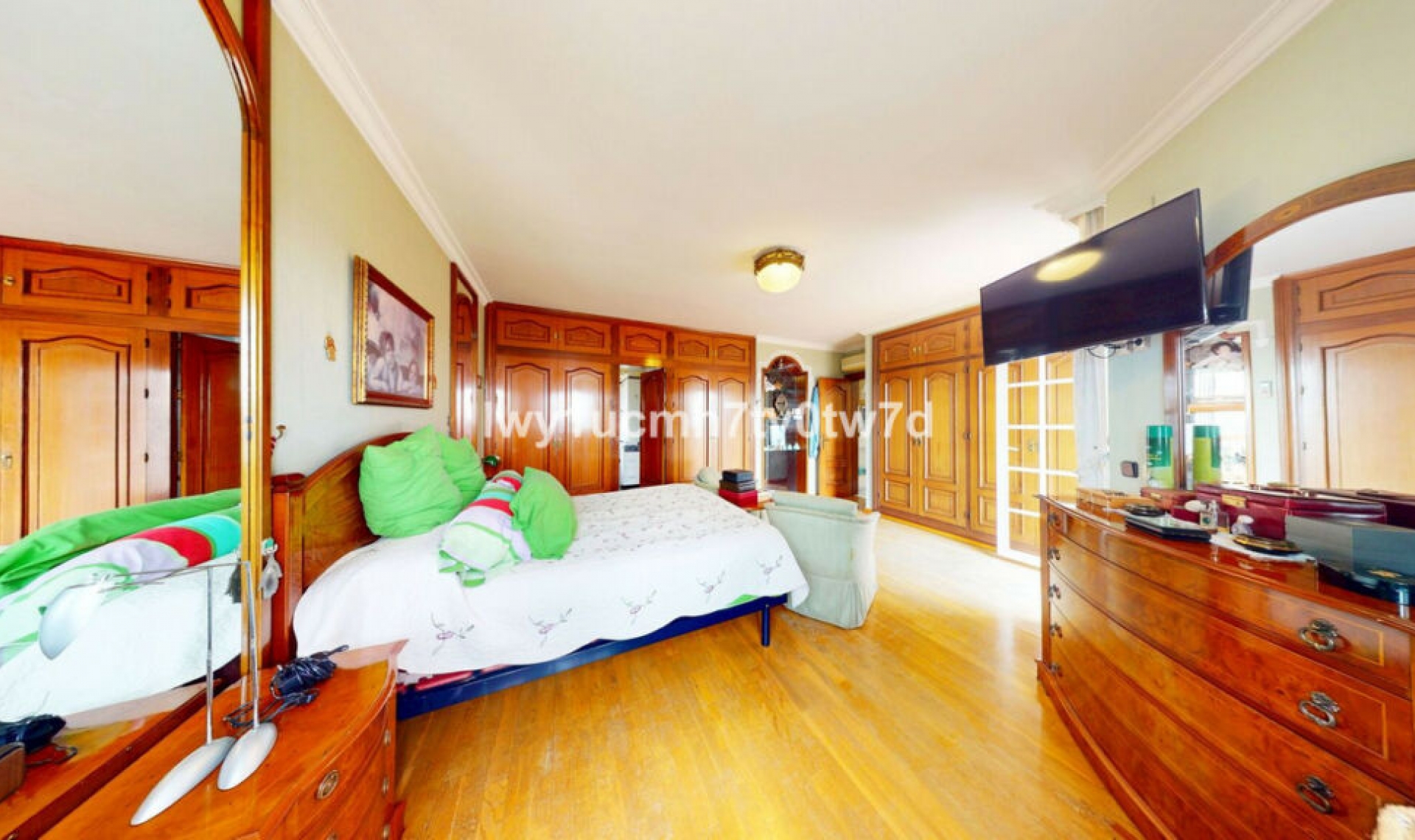 Resale - House -
Málaga