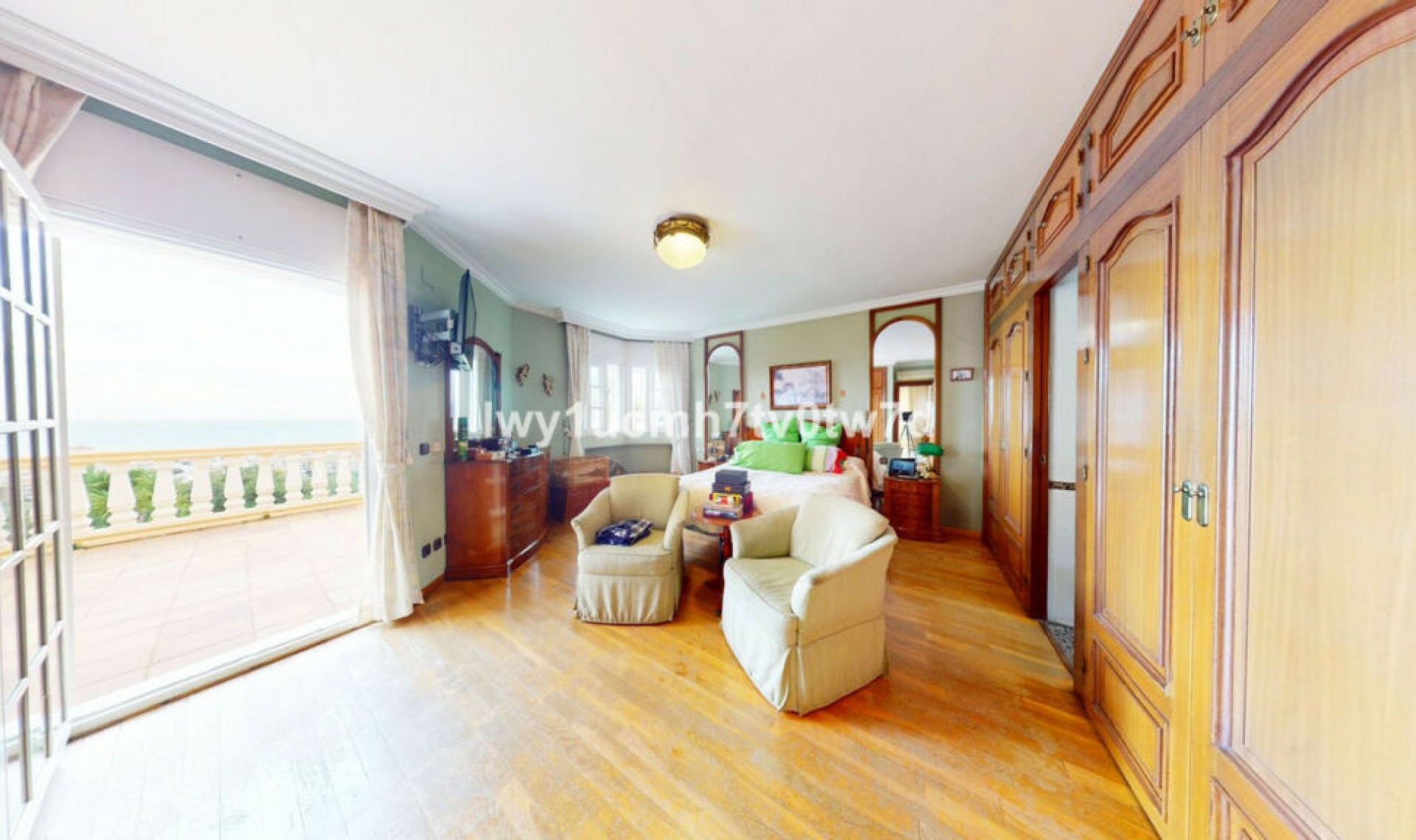 Resale - House -
Málaga