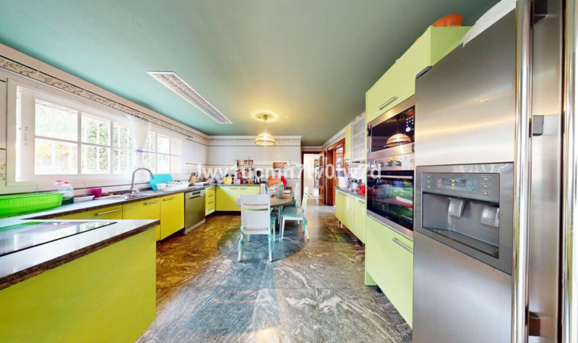 Resale - House -
Málaga