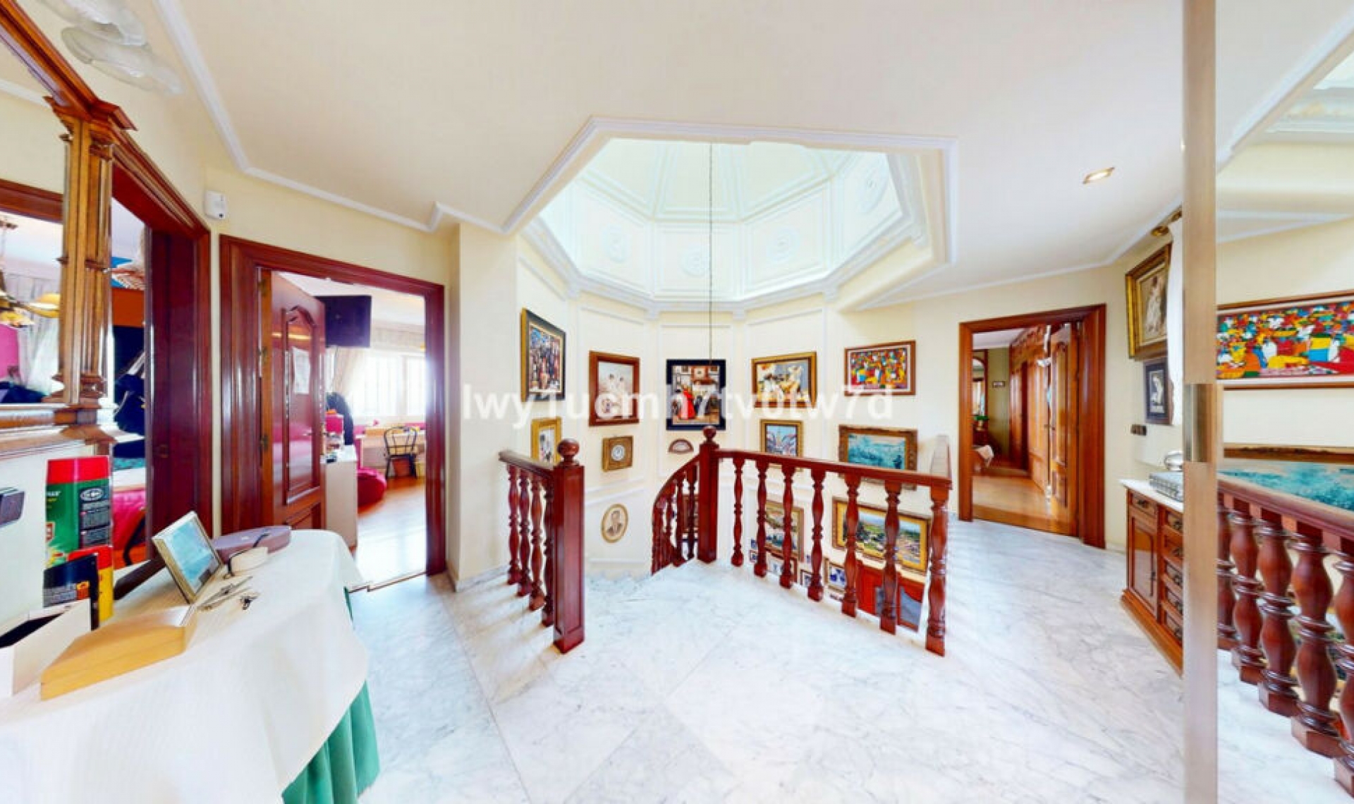 Resale - House -
Málaga