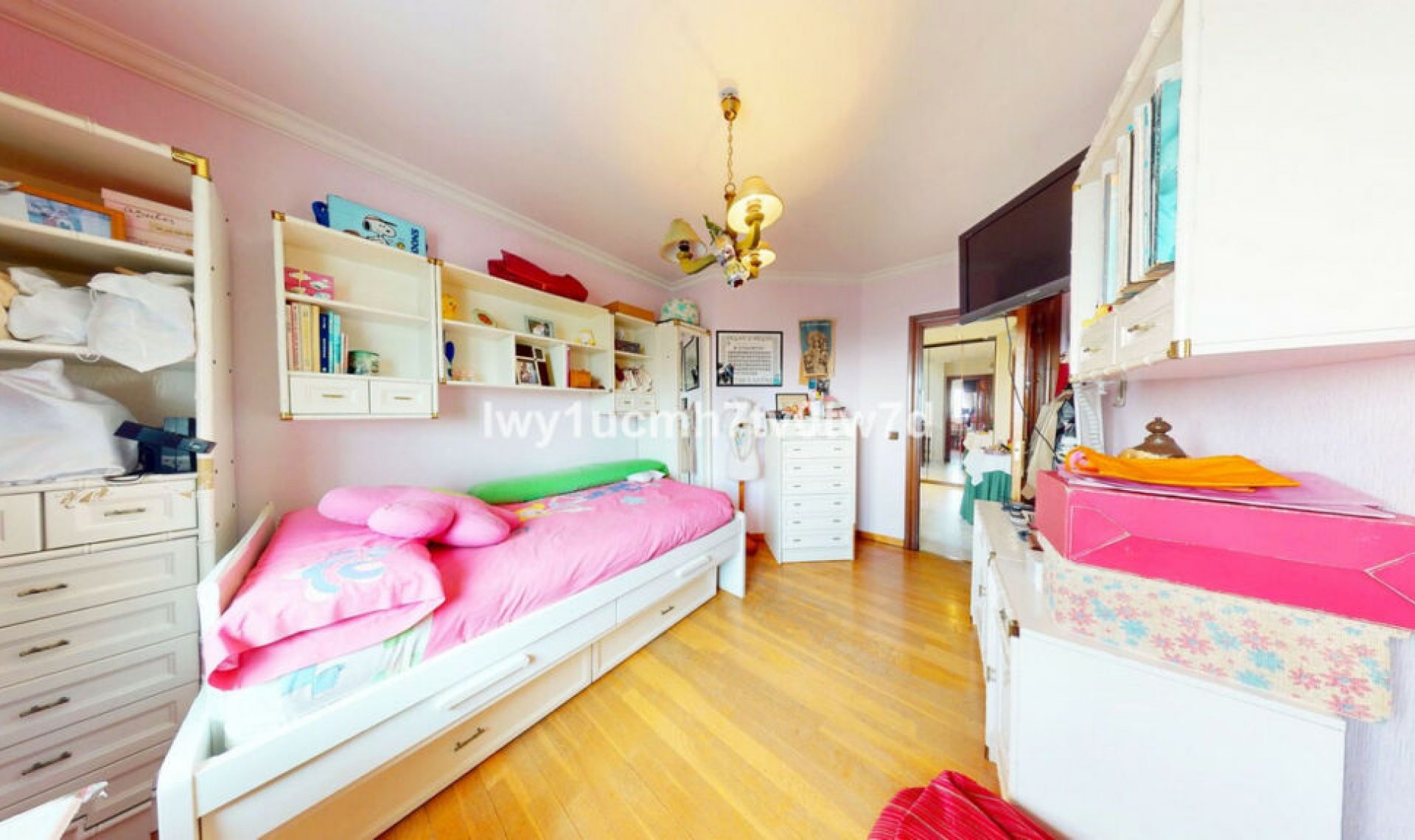 Resale - House -
Málaga