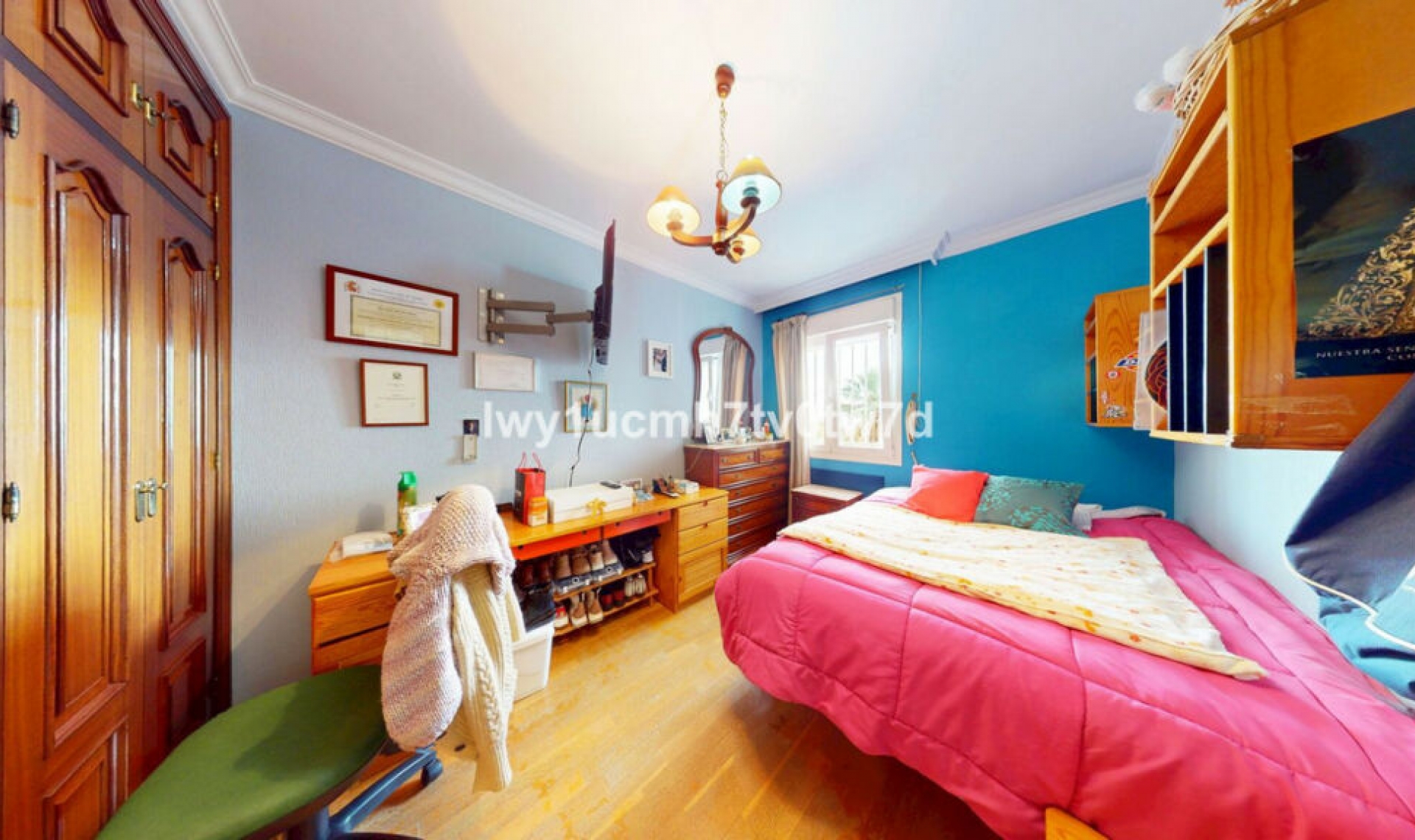 Resale - House -
Málaga