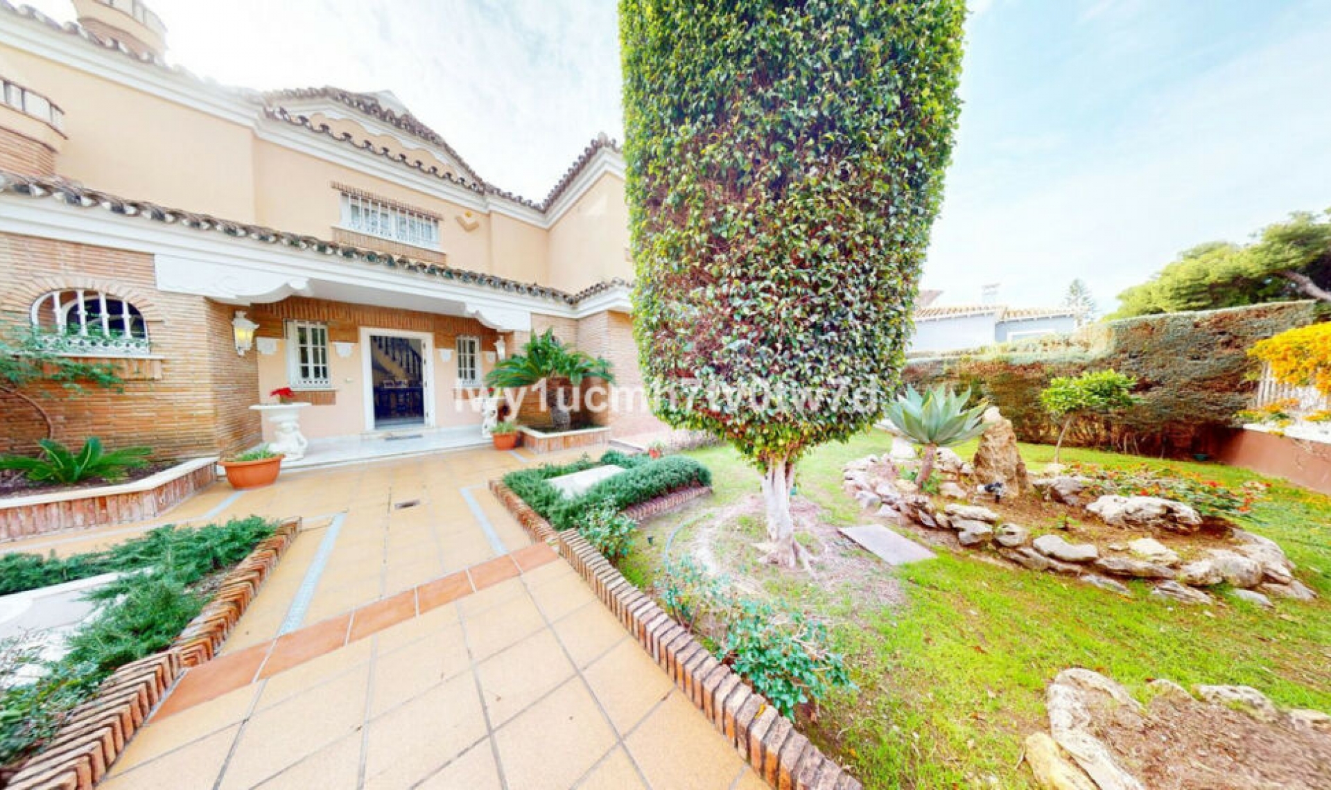 Resale - House -
Málaga