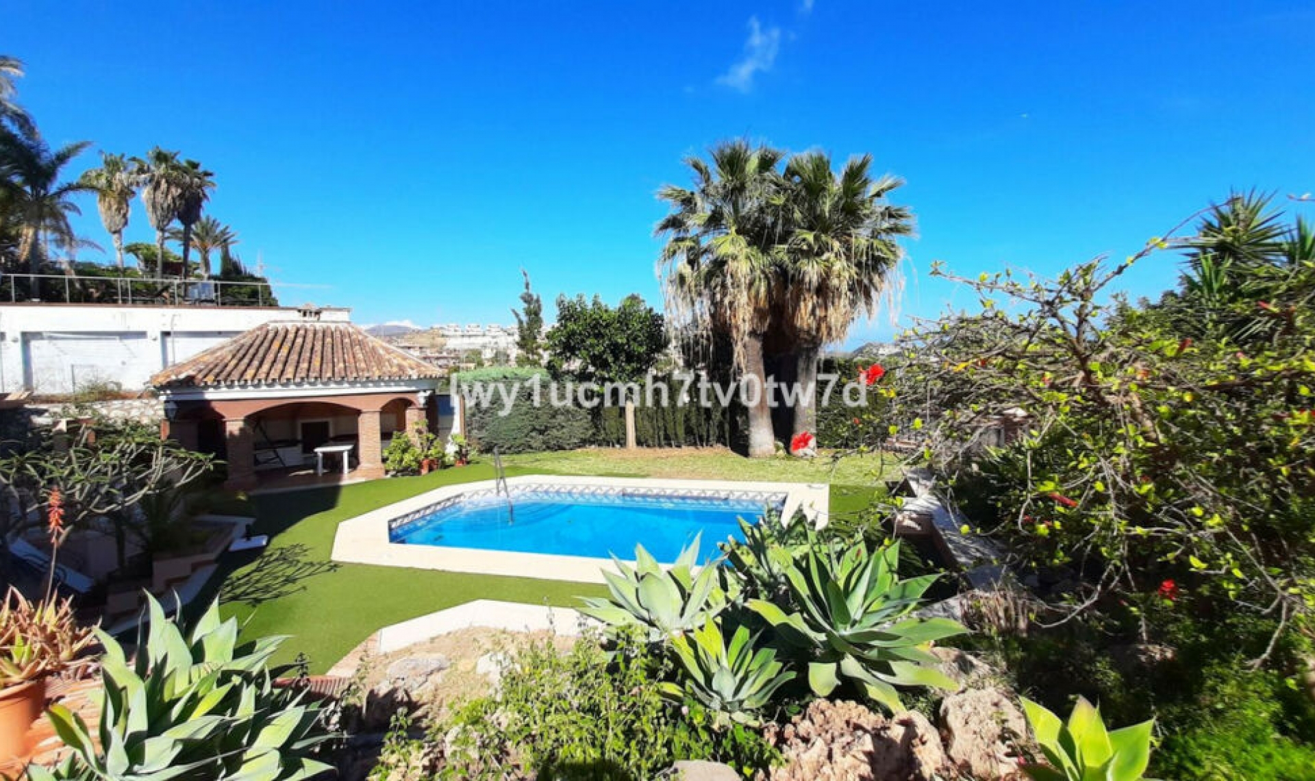 Resale - House -
Málaga