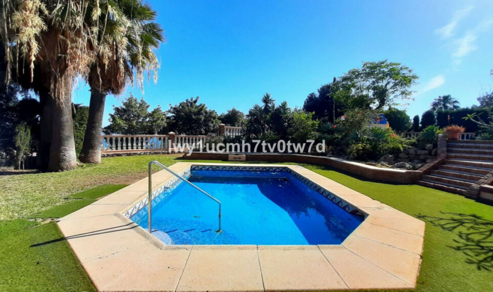 Resale - House -
Málaga